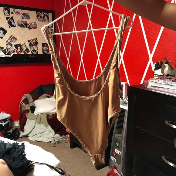 Bikini - Picture 1 of 3